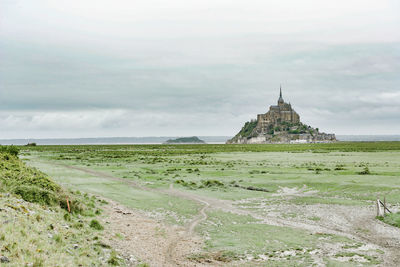 Scenic view of temple building against sky