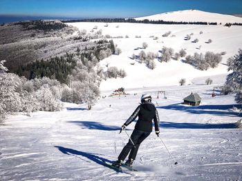 Woman skier going down the slope