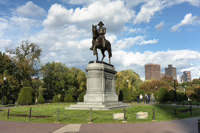 Statue against sky