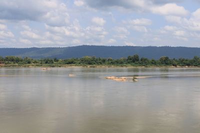Scenics of the mekong river with mountain against sky.