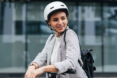 Portrait of a smiling young woman