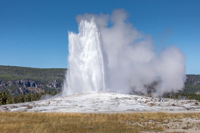 Old faithfull geyser, yellowstone national park