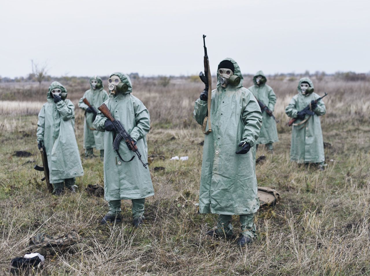 weapon, gun, field, rifle, army soldier, war, day, military, men, outdoors, sky, people