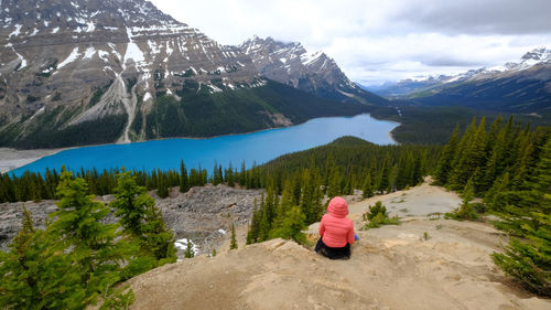 People enjoys a beautiful mountain lake. peyto lake, canadian rockies, banff, alberta, canada