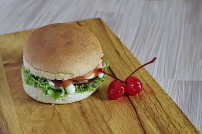 Beef burger with fresh vegetables