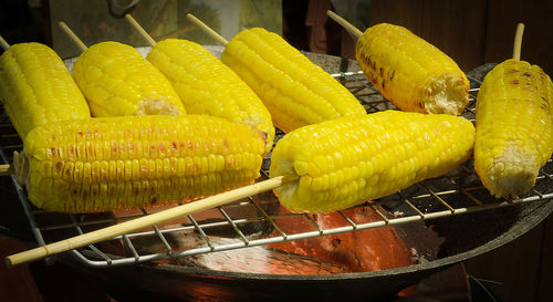 High angle view of corns on barbecue grill 