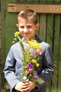 Man holding flower bouquet