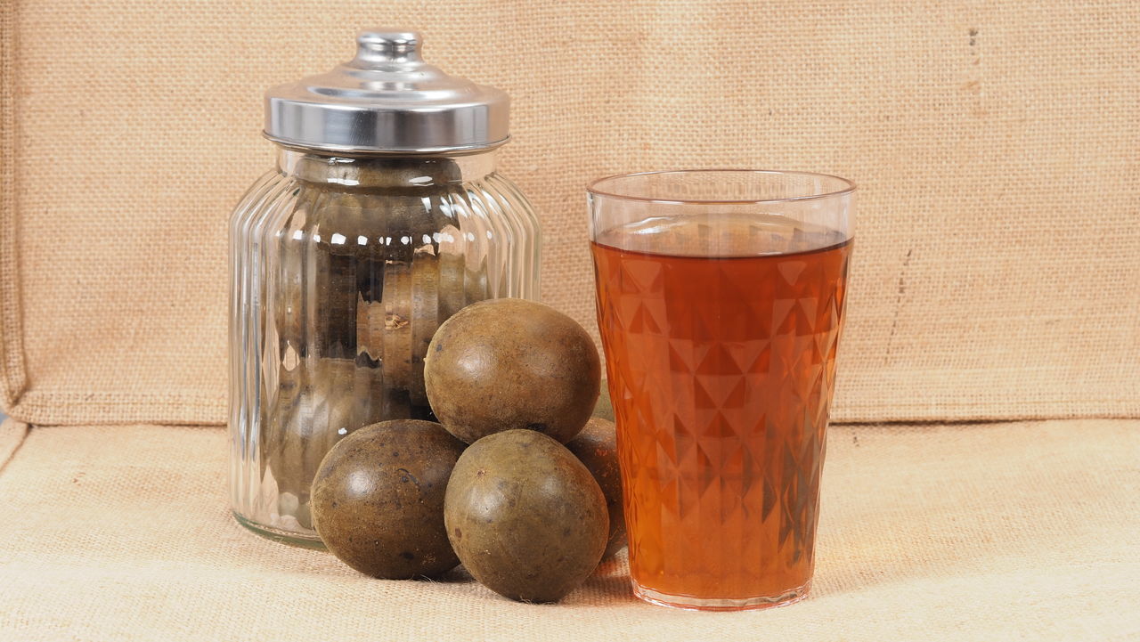 CLOSE-UP OF GLASS OF JAR WITH DRINK