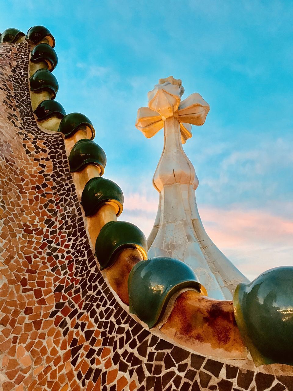 LOW ANGLE VIEW OF STATUES AGAINST SKY