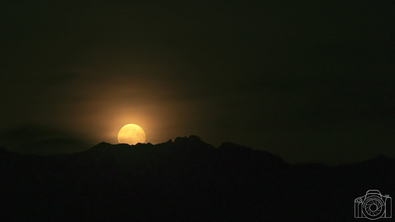 sky, scenics - nature, silhouette, beauty in nature, mountain, sunset, nature, no people, tranquil scene, sun, copy space, tranquility, outdoors, idyllic, environment, non-urban scene, cloud - sky, moon, landscape, planetary moon