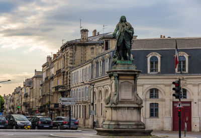 Statue of historic building against sky in city