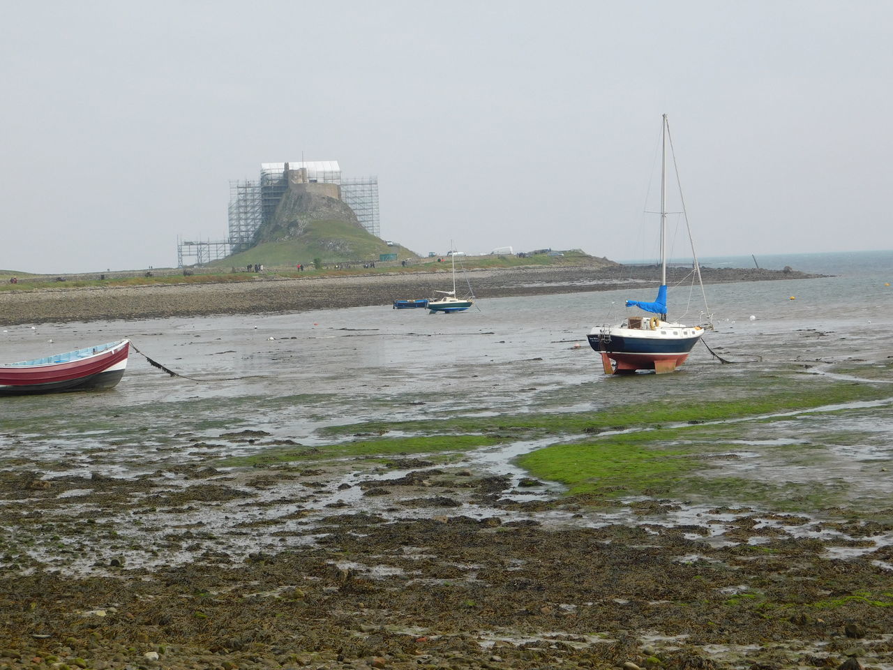 BOAT MOORED AT SEA AGAINST SKY