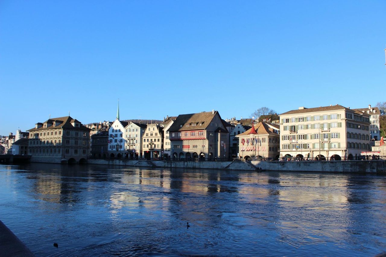 building exterior, architecture, built structure, clear sky, water, copy space, blue, waterfront, residential structure, residential building, house, city, residential district, building, river, town, canal, day, reflection, outdoors