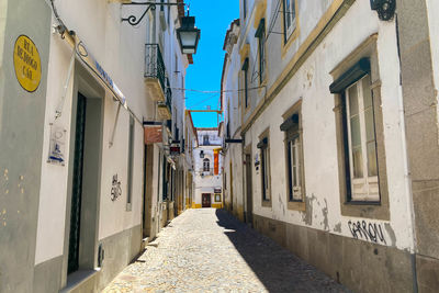 Narrow street between buildings