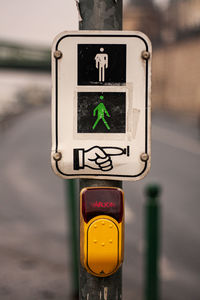 Traffic light button sign, traffic control sign