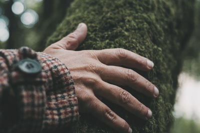 Cropped hand of man