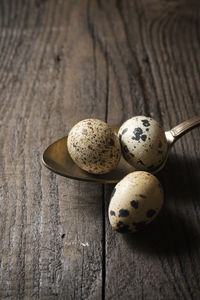 Quail eggs on a wooden table.