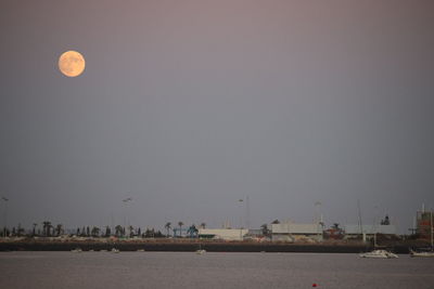 Scenic view of sea against clear sky at dusk