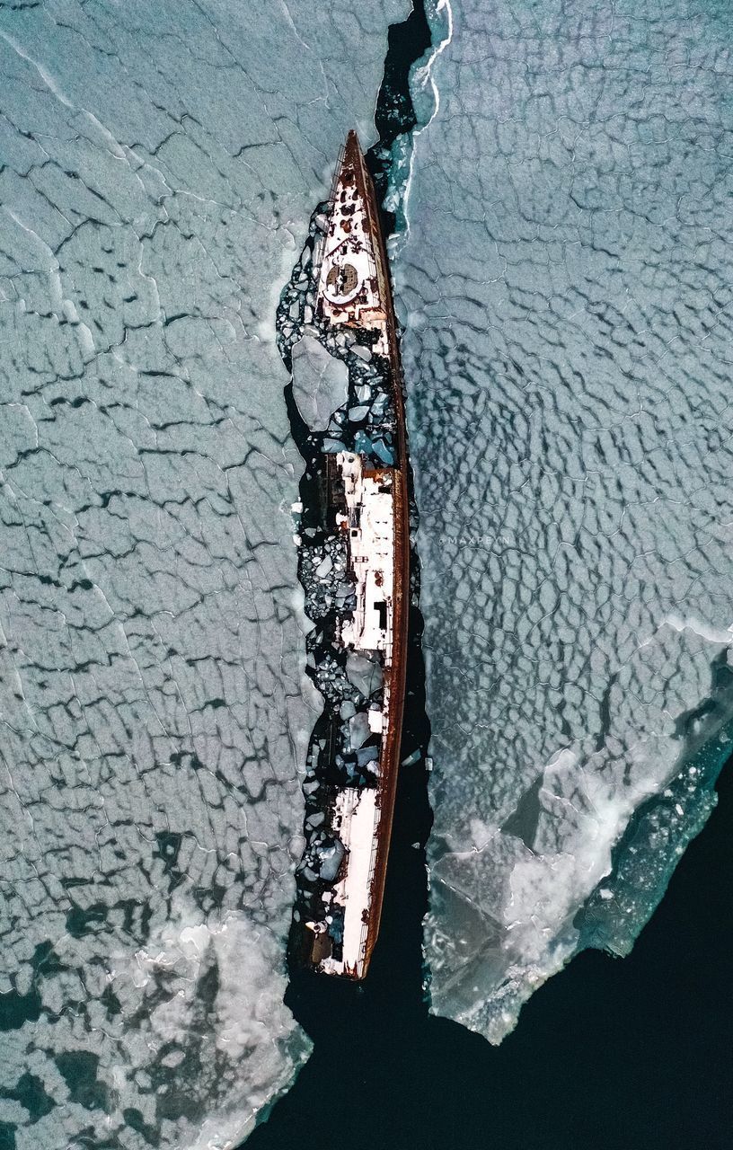 HIGH ANGLE VIEW OF SNOW IN SEA