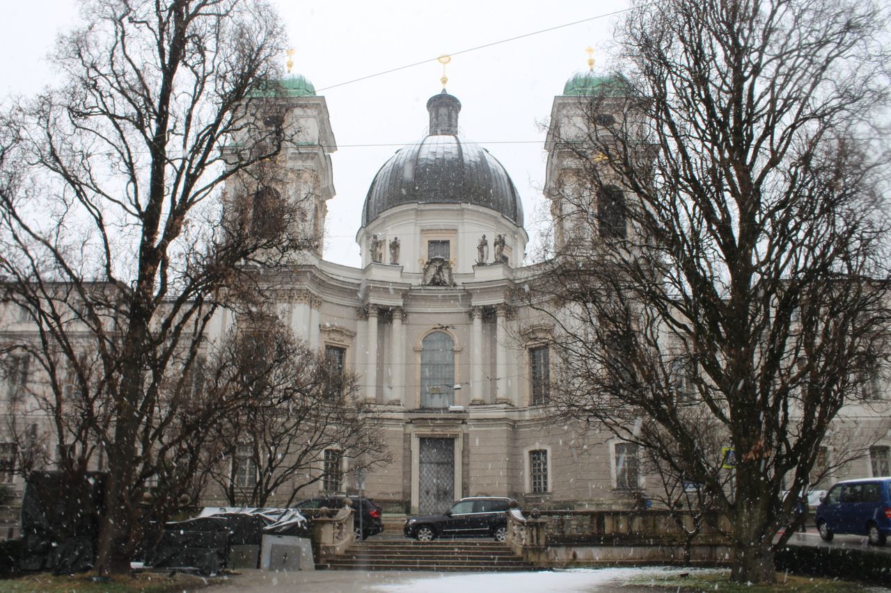 VIEW OF BUILDINGS IN CITY