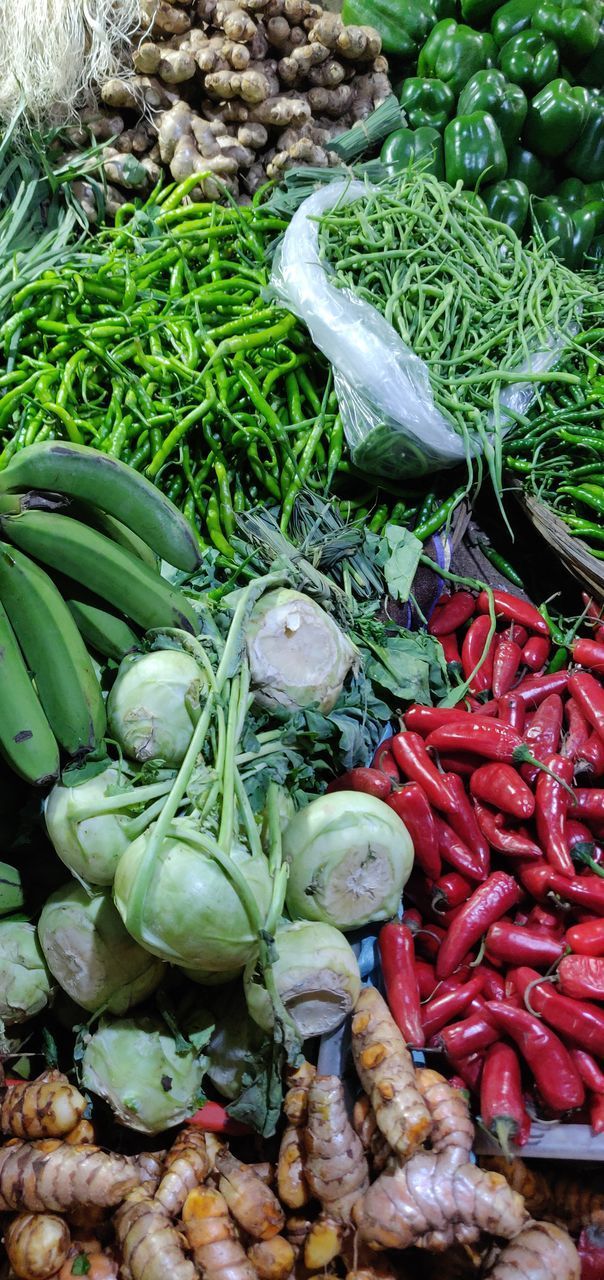 HIGH ANGLE VIEW OF VEGETABLES IN MARKET