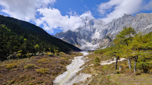 Mount chanadorje in yading nature reserve, daocheng, china