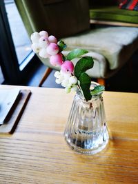 Close-up of white roses in vase on table