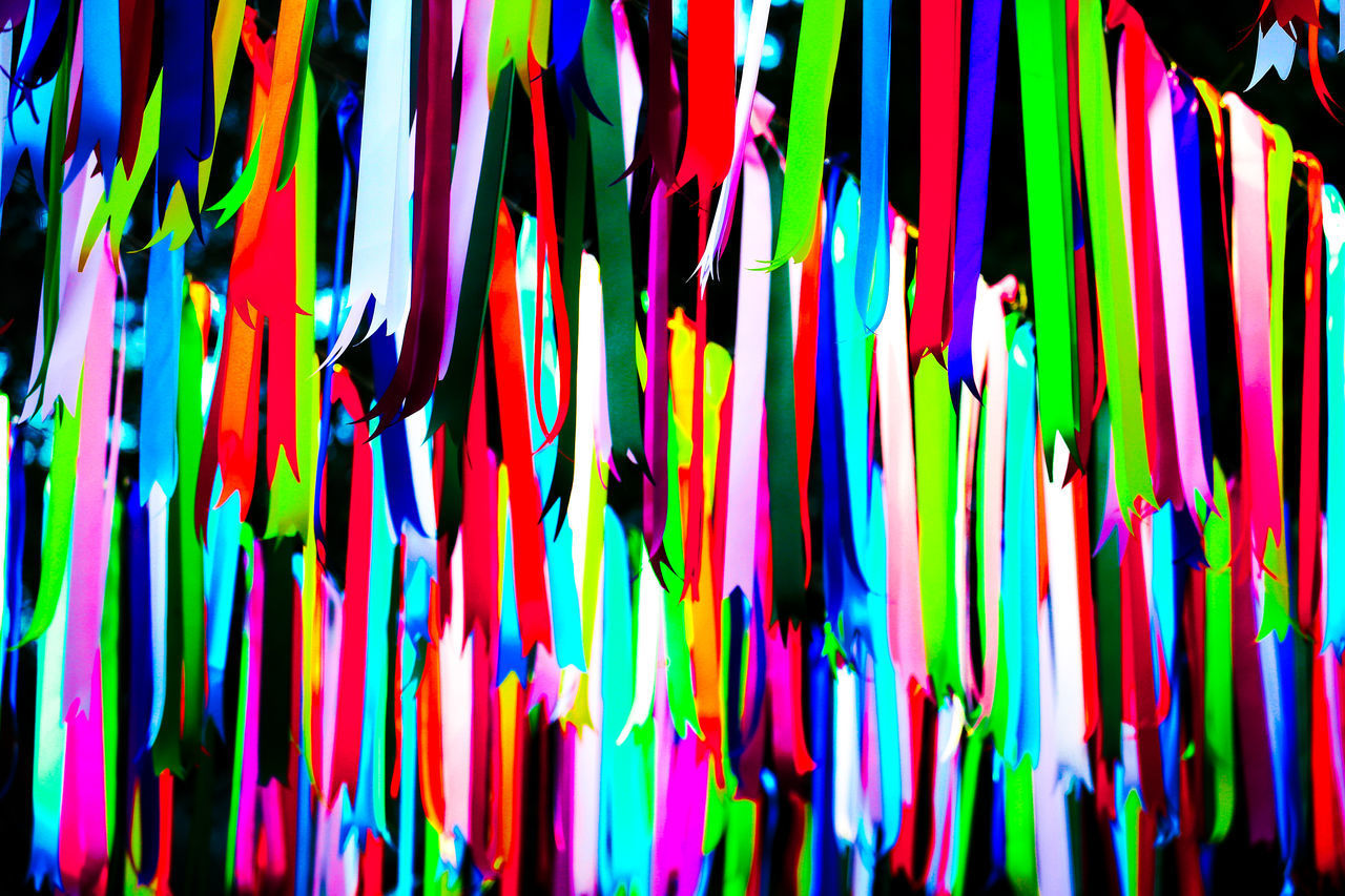 FULL FRAME SHOT OF MULTI COLORED UMBRELLAS HANGING AT SHOP