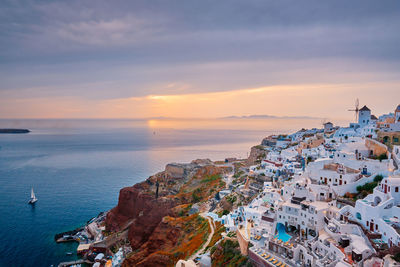 Famous greek tourist destination oia, santorini island , greece