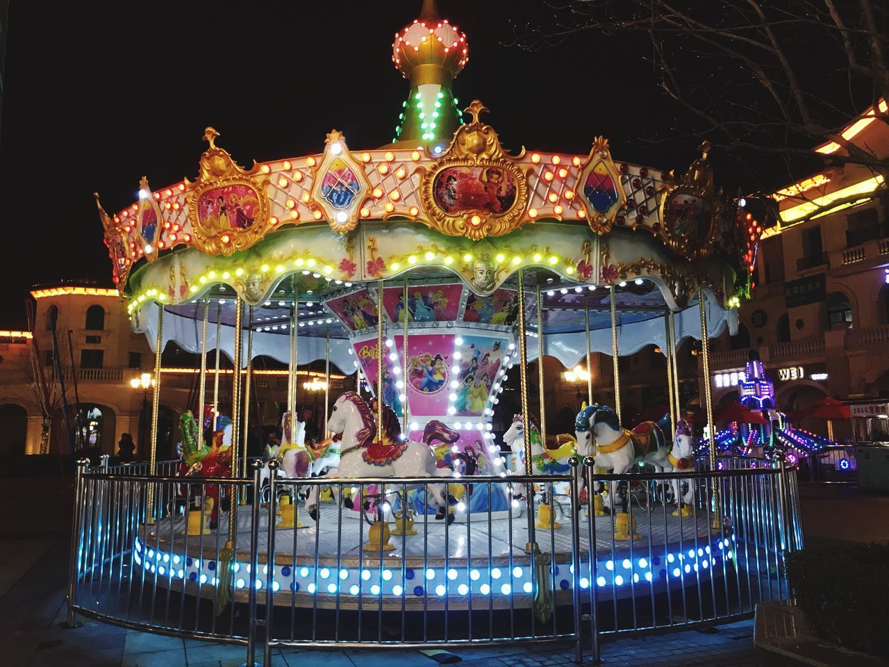 ILLUMINATED AMUSEMENT PARK RIDE AT NIGHT