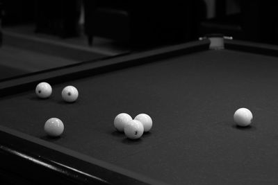 Balls on snooker table