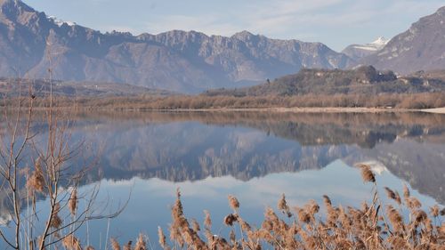 Panoramic view of lake and mountains against sky