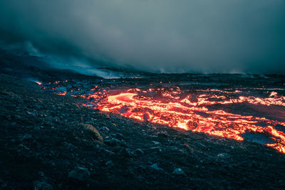 Atmospheric view of flowing lava at volcano eruption site in geldingadalir, iceland, june 2021