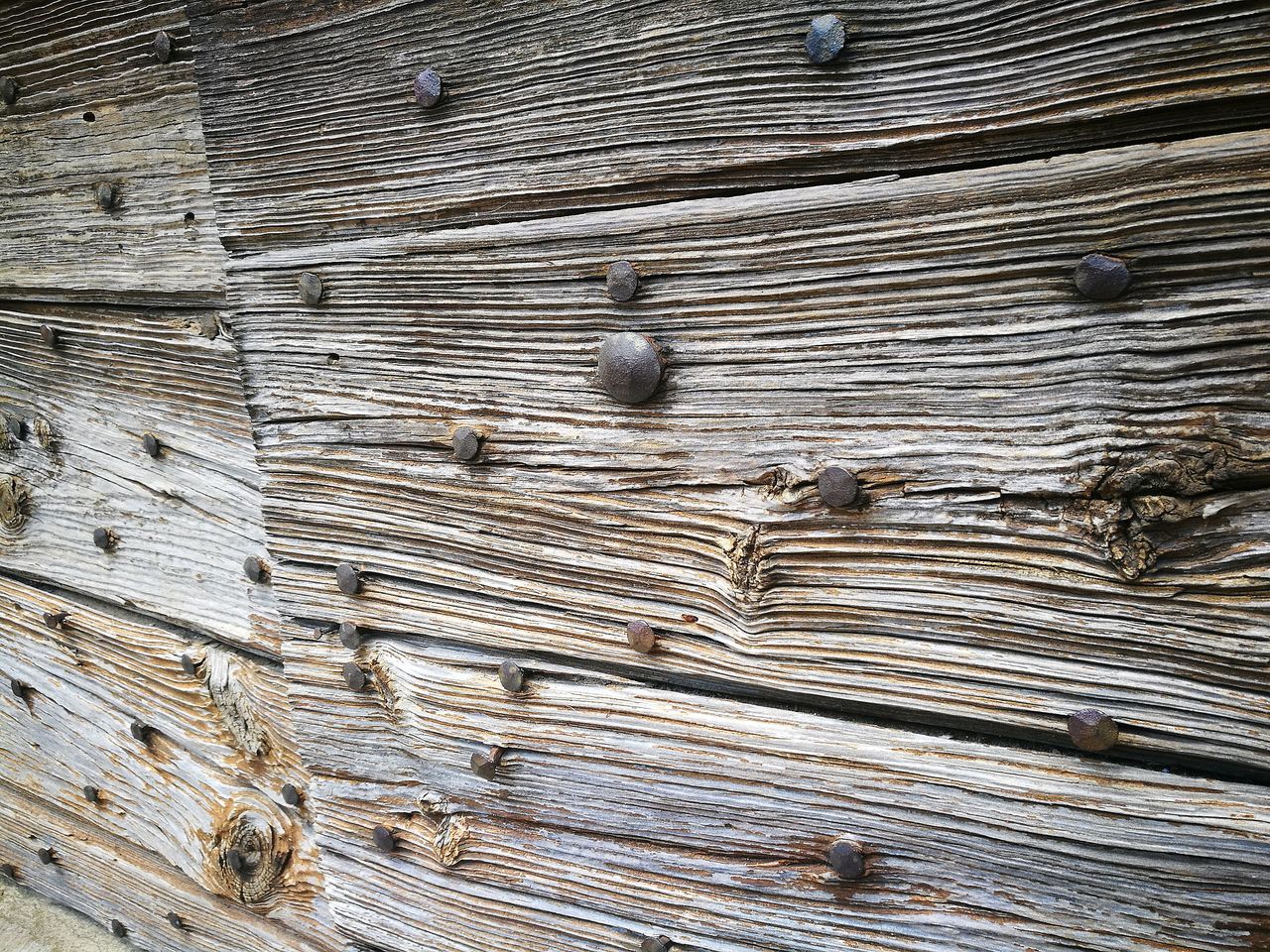 FULL FRAME SHOT OF WOODEN PLANKS