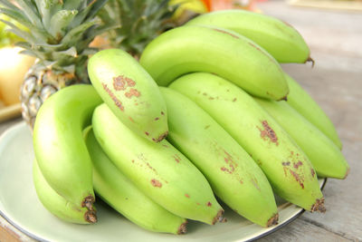 Close-up of bananas in plate on table