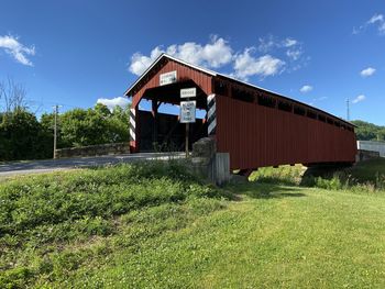 Abandoned barn on field against sky