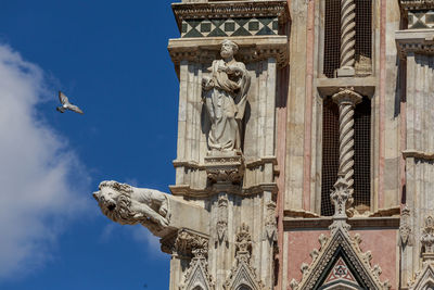   siena cathedral facade sculpture