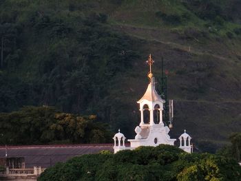 Statue of cathedral against sky