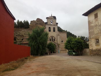 Building with trees in background