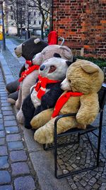 Teddy bears on bench in city