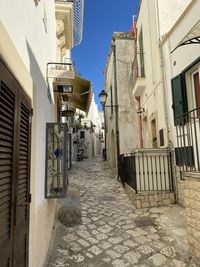 Narrow alley amidst buildings in city