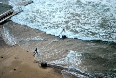 Waves splashing in sea