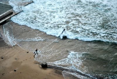 Waves splashing in sea