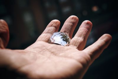 Close-up of hand holding leaf