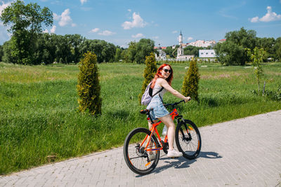 Young woman in the city rides bike and leads an active lifestyle doing sports