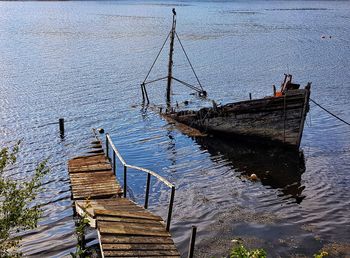 Abandoned pier over sea