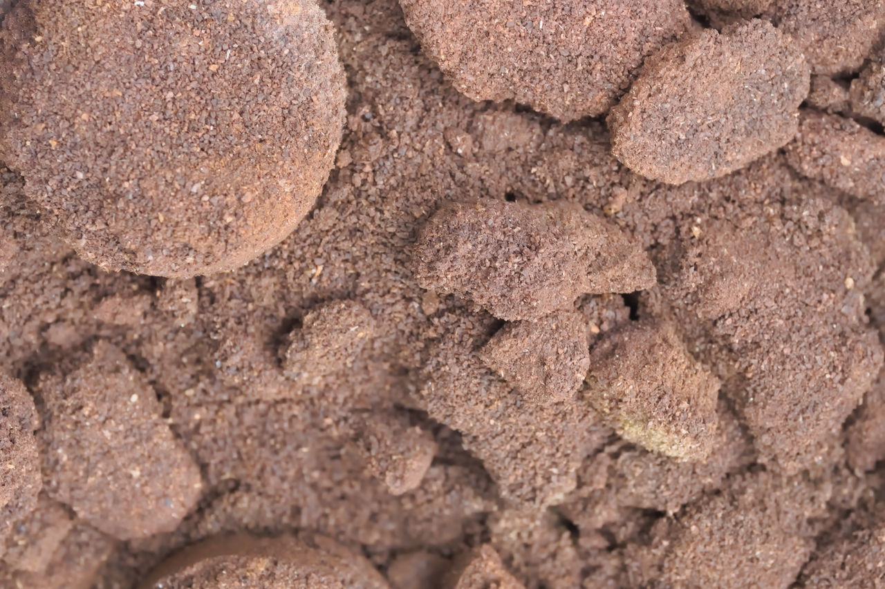 FULL FRAME SHOT OF ROCKS ON SHORE