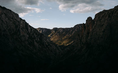 Scenic view of mountains and valley agaisnt sky