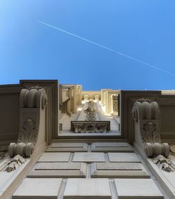 Statue of historic building against blue sky