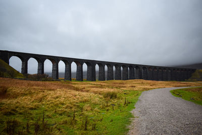 Arch bridge against sky